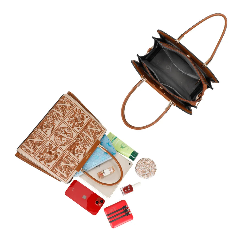 Intérieur du Margaux marron : place pour petite tablette, smartphone et accessoires du quotidien – réf. DQ-8698