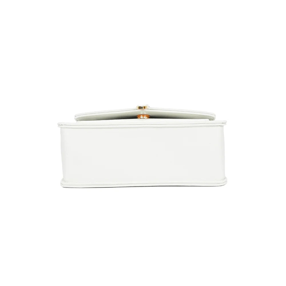 Dessous du sac Marina blanc, une base plate qui aide à garder la silhouette structurée du modèle – réf. C-0160-1
