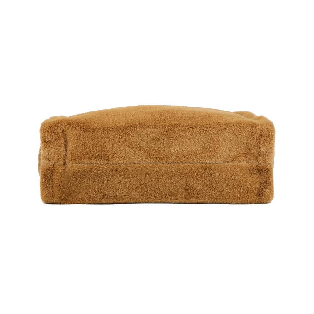 Dessous du cabas Mélya marron en fausse fourrure, vu d’en bas – réf. DG-5802