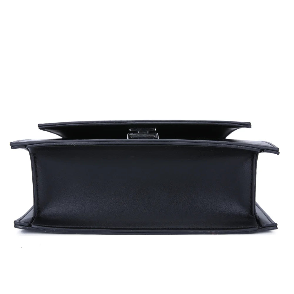 Dessous du Mignonne noir : base du petit sac à main de 20 × 7 cm en synthétique lisse – réf. R-1551