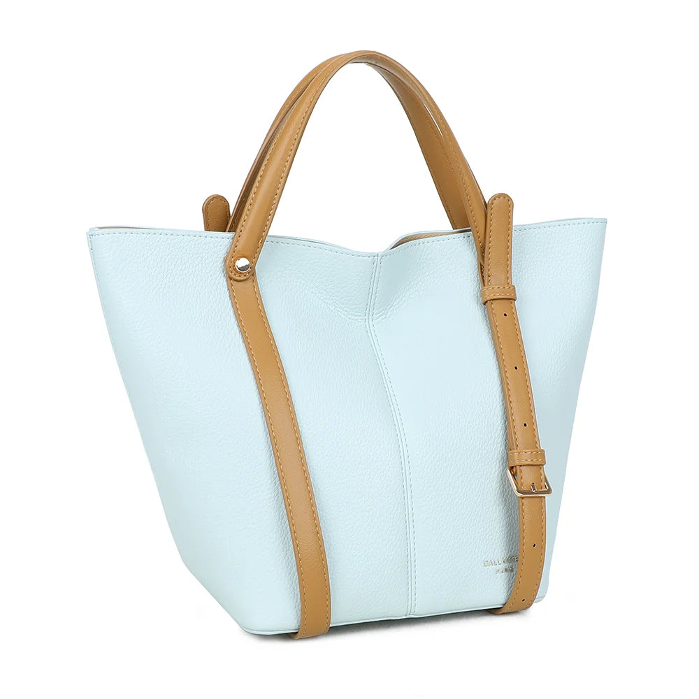 Milan Élégance bleu clair de trois quarts : silhouette évasée et sangle ajustable à boucle dorée – réf. G-7508