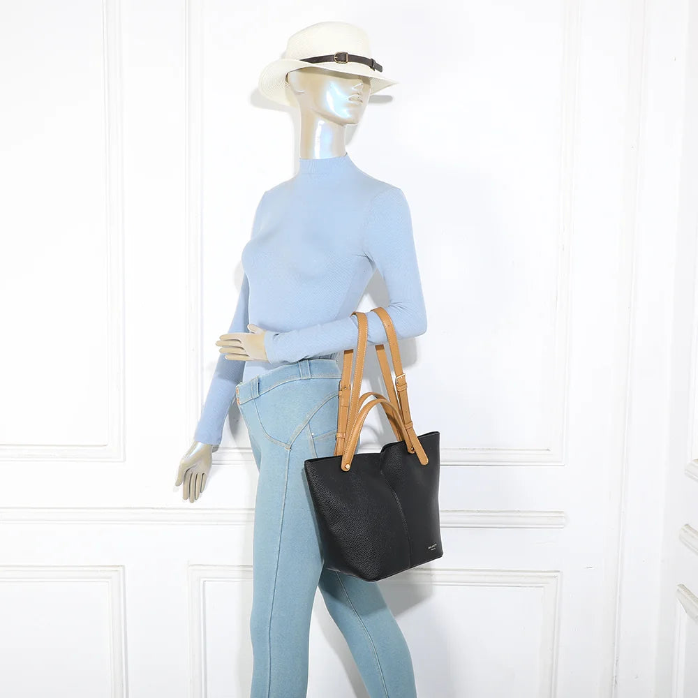 Sac Milan Élégance noir porté par une femme, à la main ou à l’épaule avec sa sangle ajustable – réf. G-7508
