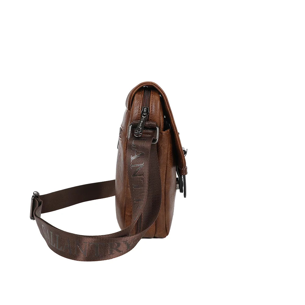 Profil du Milo marron : 6 cm d’épaisseur et mousquetons d’attache de la bandoulière – réf. Z-83073