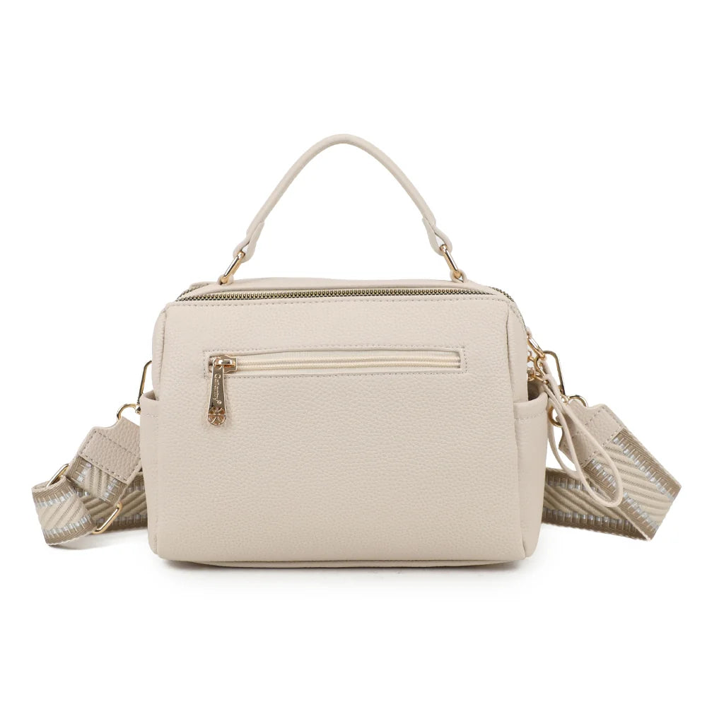 Dos du Mini Boston Élégance beige, simili cuir grainé uni et attaches dorées de la poignée – réf. KJ-62060