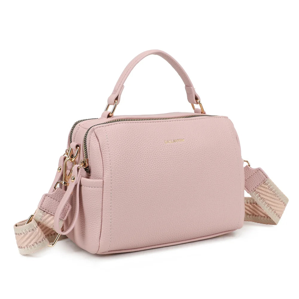 Mini Boston Élégance rose de trois quarts : silhouette structurée, double zip et poche latérale – réf. KJ-62060