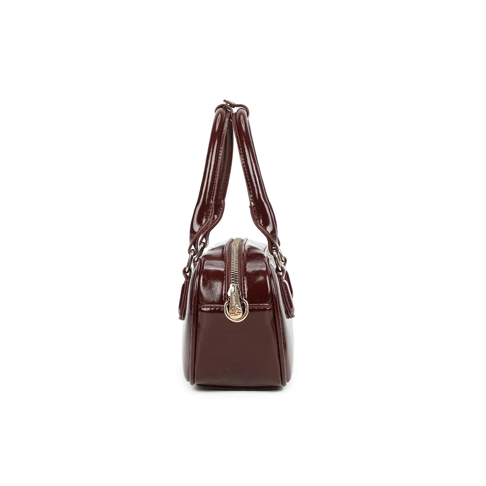 Profil du Mini Glossy bordeaux : 9 cm de profondeur et mousqueton doré pour accrocher la bandoulière – réf. A-9126