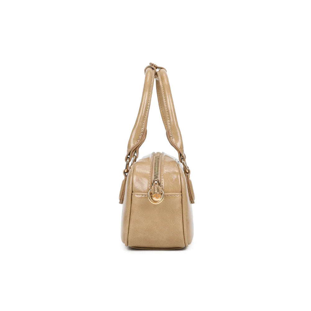 Profil du Mini Glossy taupe : 9 cm de profondeur et mousqueton doré pour accrocher la bandoulière – réf. A-9126