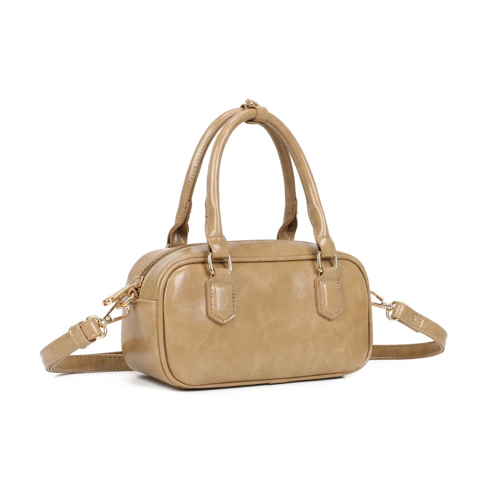 Mini Glossy taupe de trois quarts : silhouette structurée, zip doré et bandoulière amovible – réf. A-9126