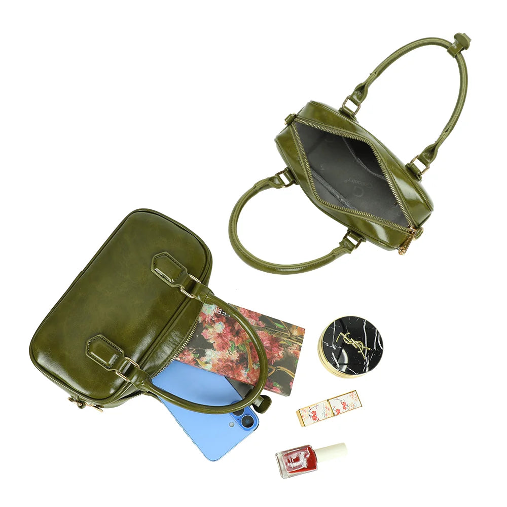 Intérieur du Mini Glossy vert : compartiment principal doublé, fermé par un zip doré – réf. A-9126