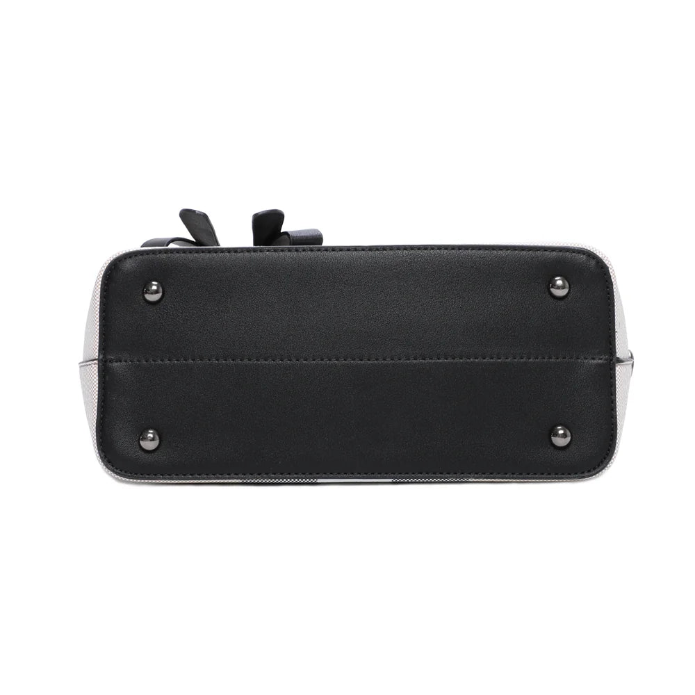 Dessous du Mini Jolie taupe/noir, une base structurée qui garde au sac sa silhouette nette et soignée – réf. M-9329-6