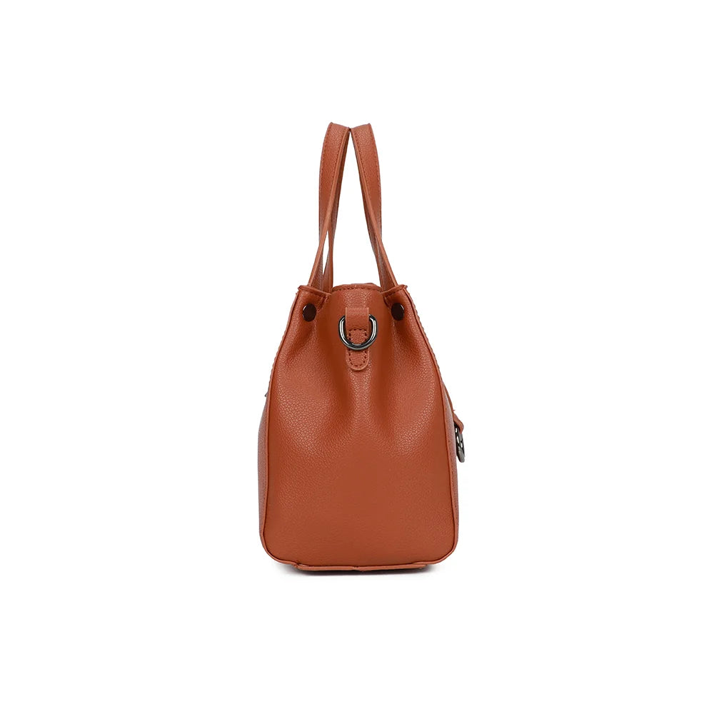 Profil du Mini Léna camel : 12 cm de profondeur et anneau latéral pour la bandoulière amovible – réf. R-1692-2