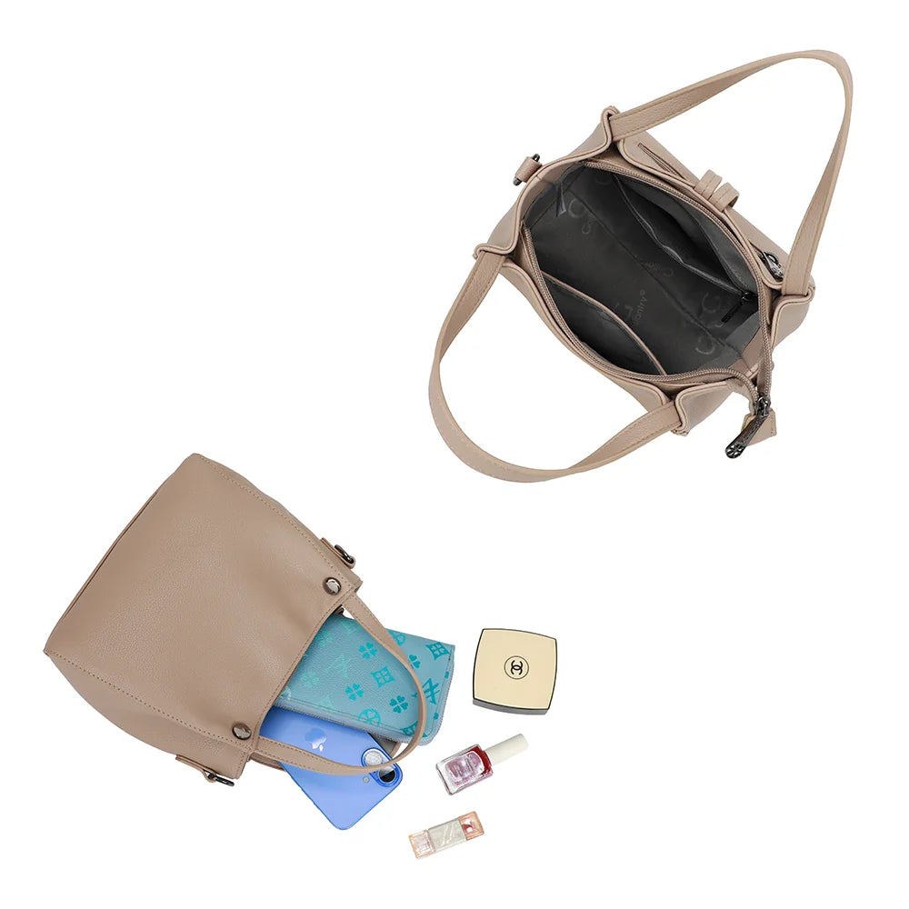 Intérieur du Mini Léna taupe : compartiment zippé qui accueille portefeuille, smartphone et poudrier – réf. R-1692-2