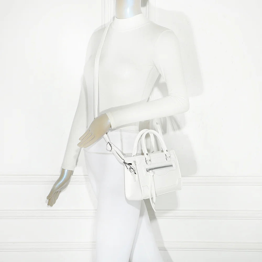 Sac à main femme Minimal Chic blanc porté à la main, format compact pour la ville – réf. KJ-62058