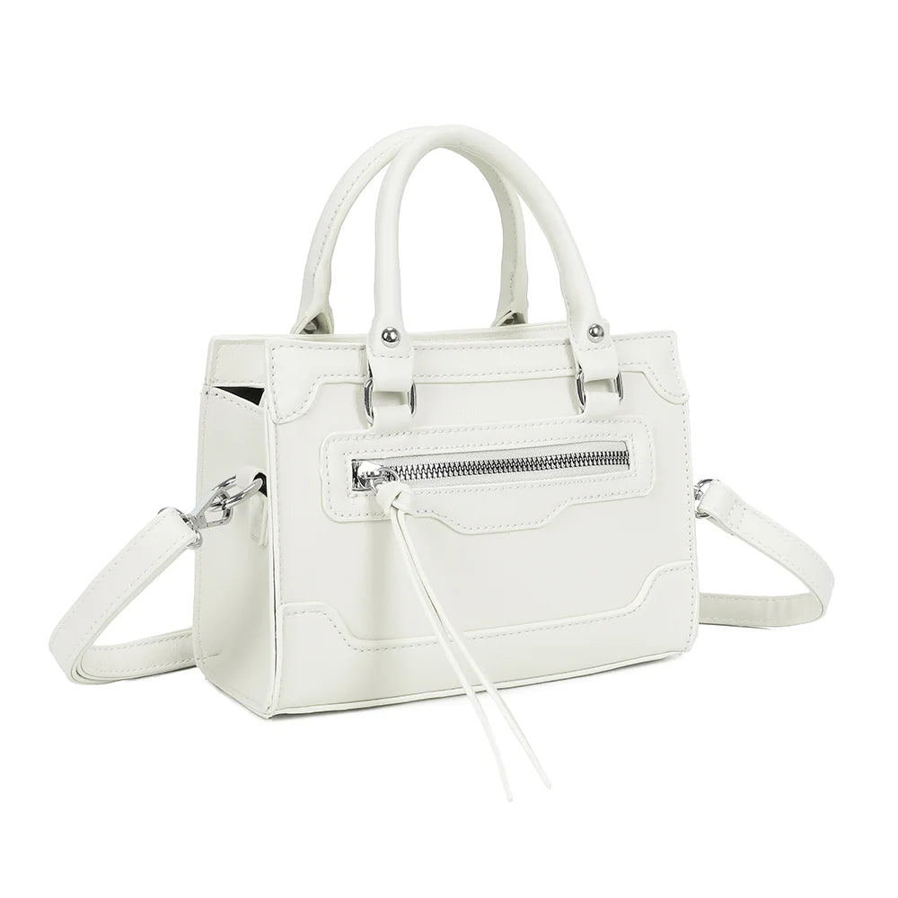 Minimal Chic blanc vu de trois quarts : lignes nettes, anses courtes et longue tirette de zip – réf. KJ-62058