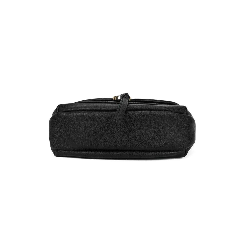 Dessous du sac Mira noir : base souple en simili cuir grainé, finitions soignées – réf. Z-83082