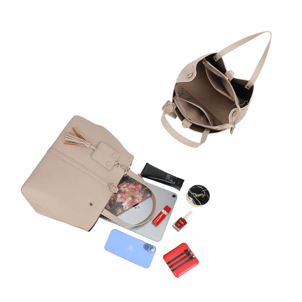 Intérieur compartimenté du Mirage taupe pour organiser téléphone, portefeuille et maquillage – réf. DG-5814