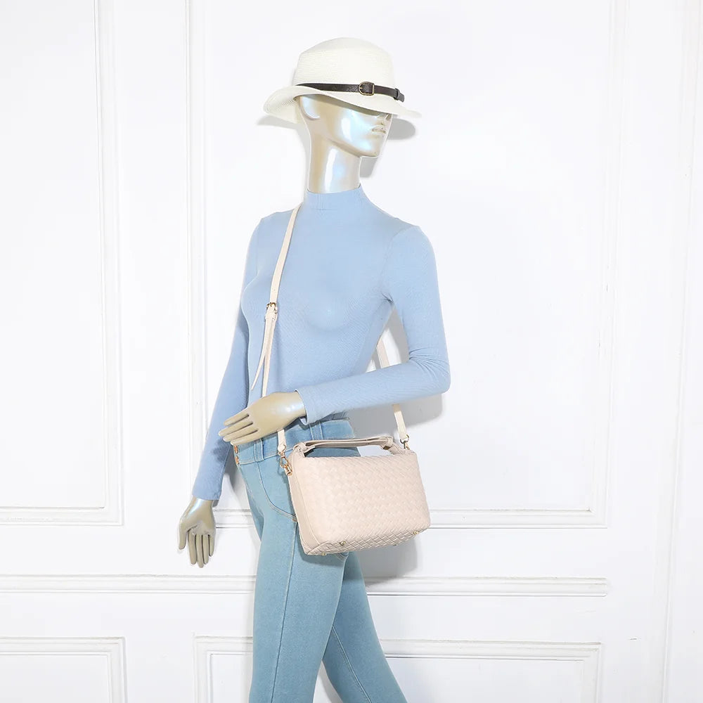 Sac à main femme Mirena beige porté, compact et léger, à la main ou en bandoulière – réf. DG-5811