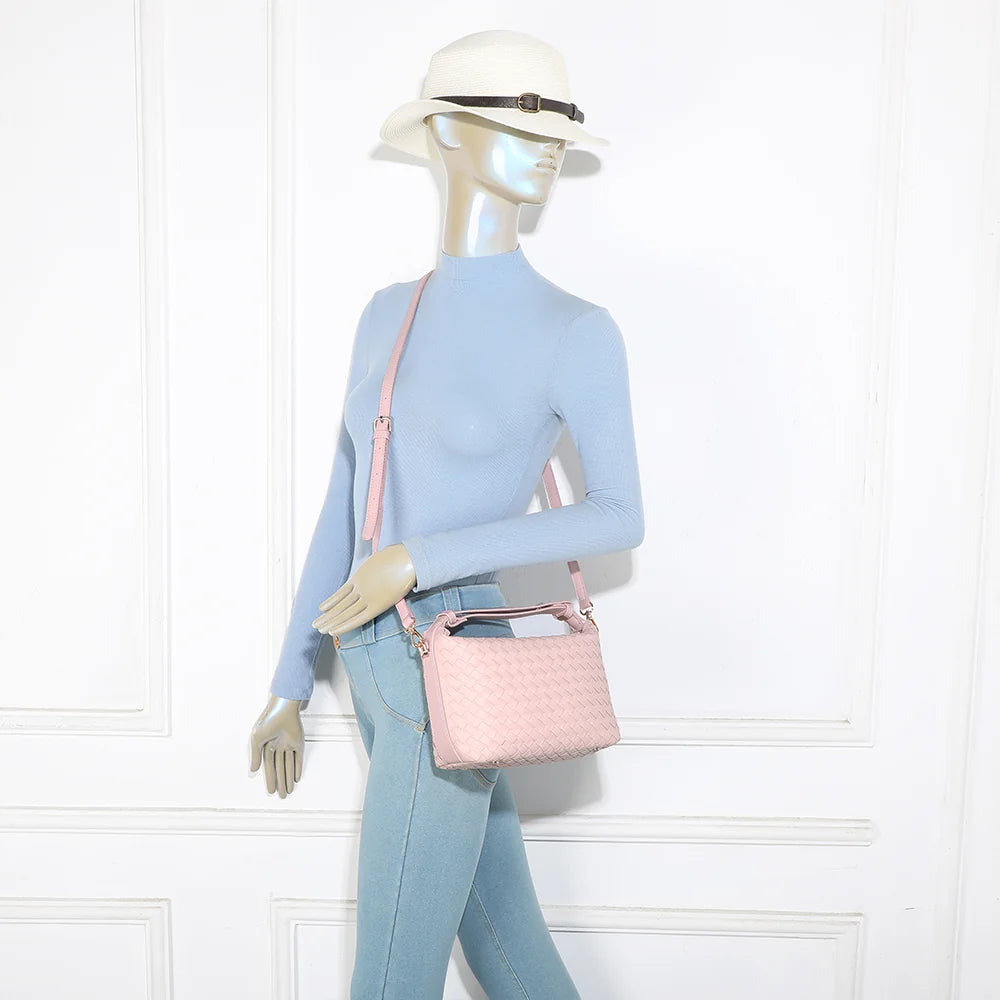 Sac à main femme Mirena rose porté, compact et léger, à la main ou en bandoulière – réf. DG-5811