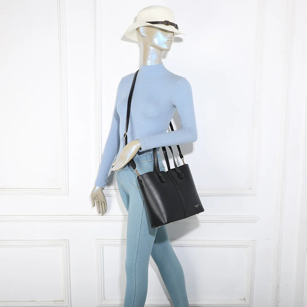 Sac Modern Lady noir porté par une femme, à la main ou à l’épaule avec sa bandoulière – réf. DQ-8725