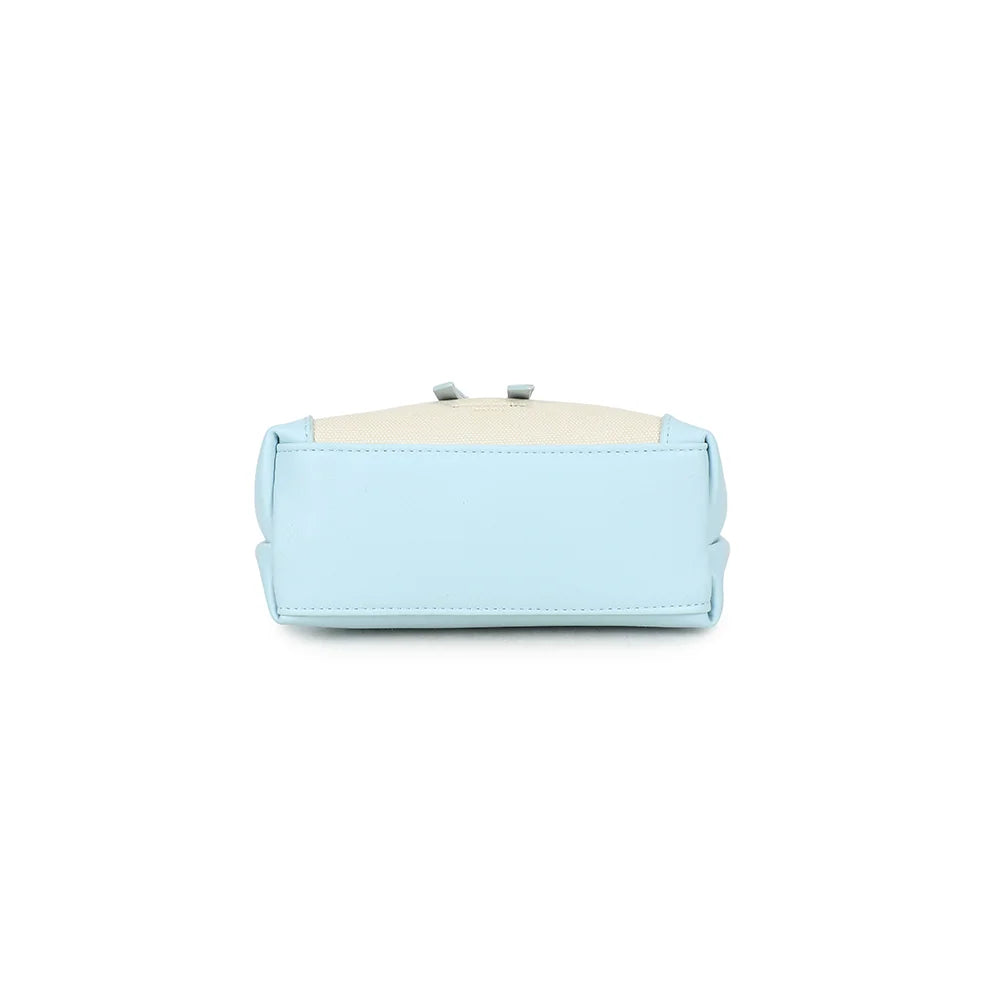Dessous du Moka bleu clair, un format compact de 18 cm de large aux finitions soignées – réf. KJ-62091