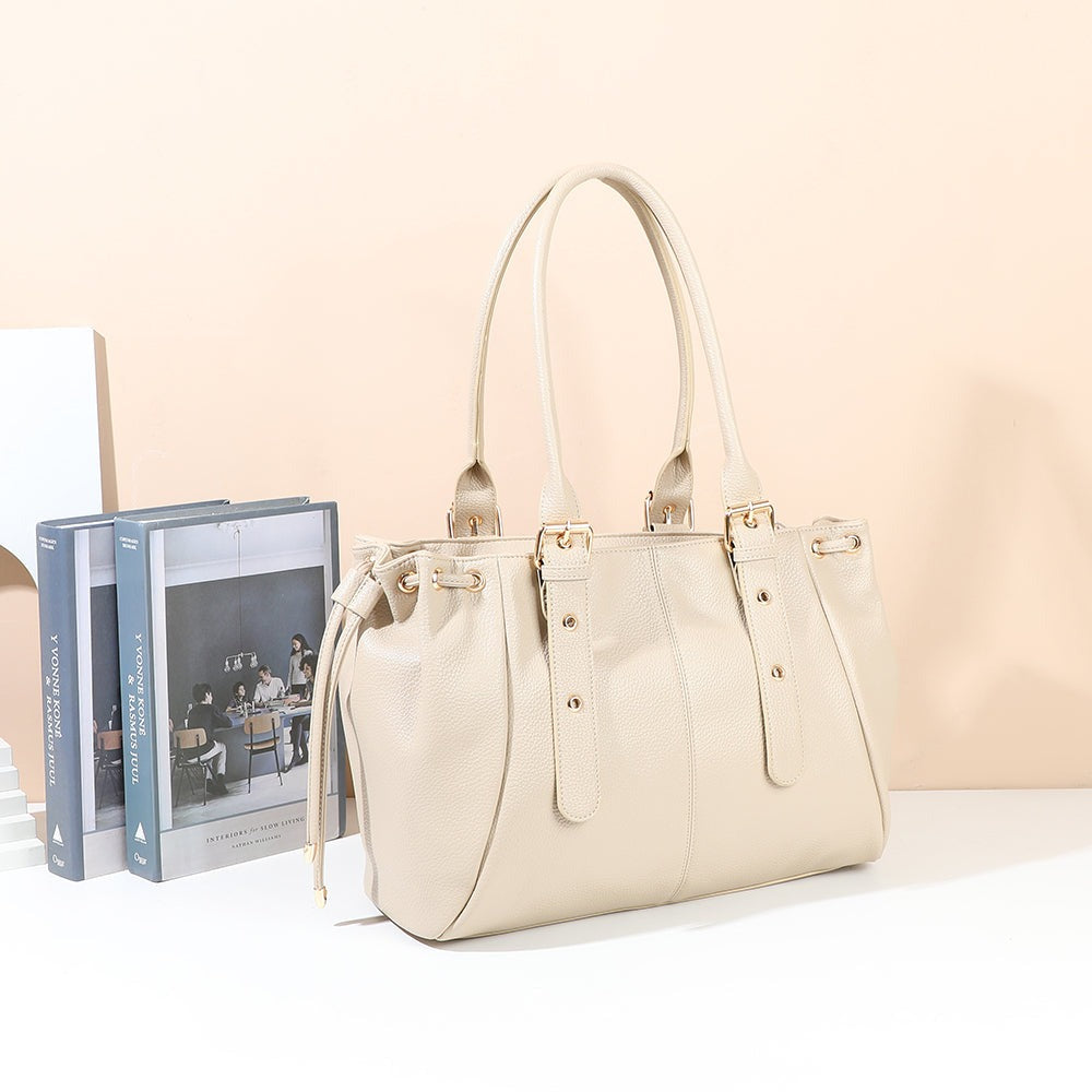 Sac cabas Montclair Élégance mis en scène dans un décor d’intérieur – visuel d’ambiance créé avec l’IA – Gallantry Paris