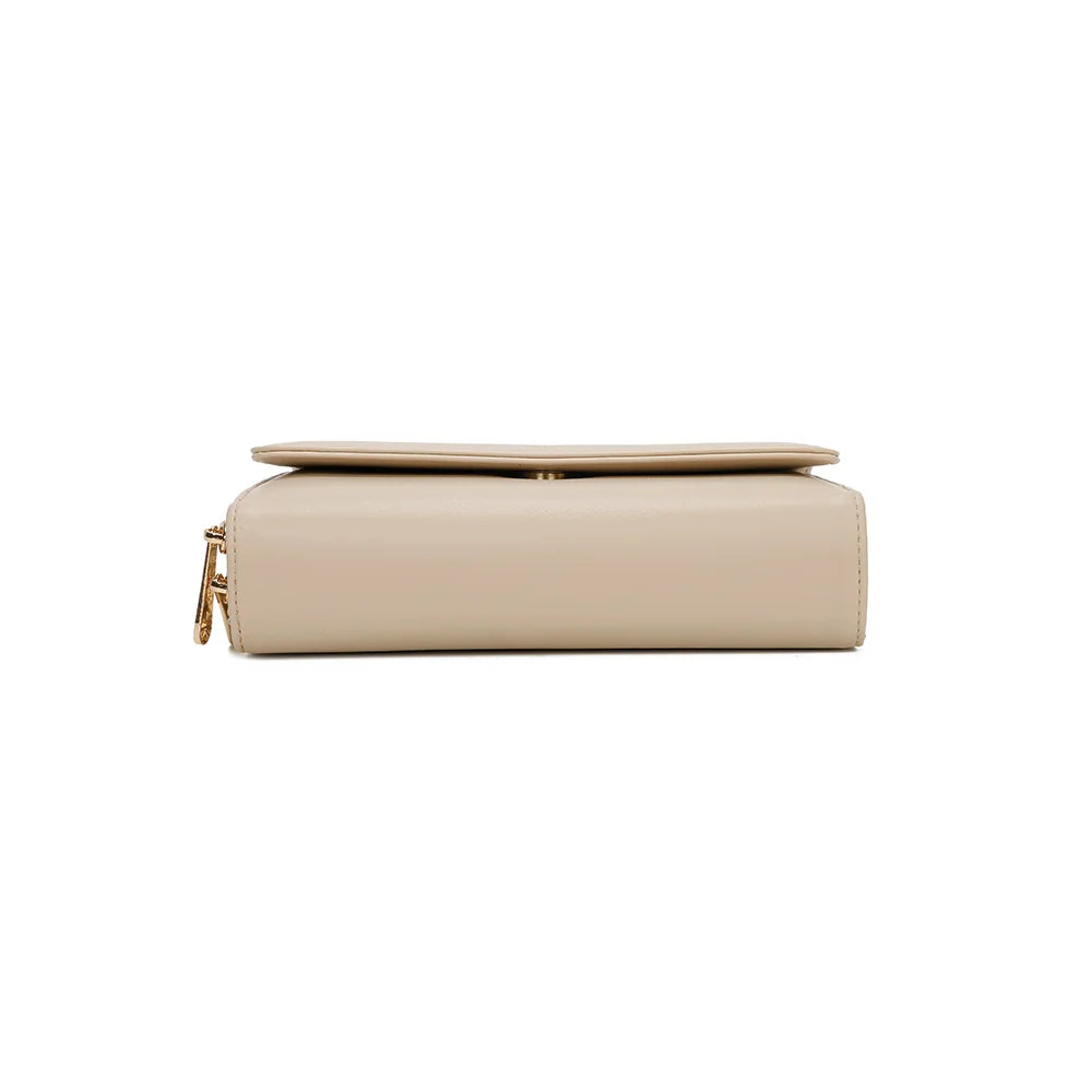 Dessous de la pochette Naélys beige, format plat et compact de 19,5 cm de large – réf. SF-69025
