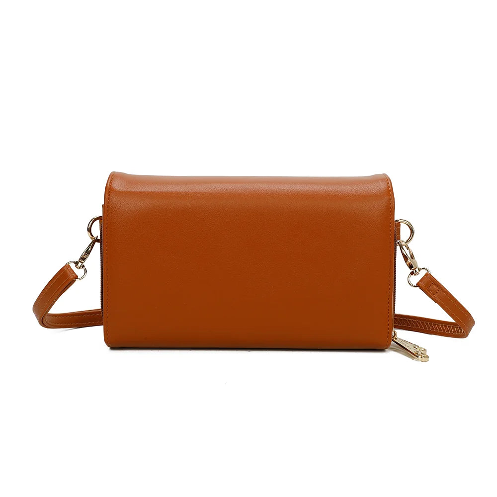 Dos de la pochette Naélys marron, synthétique lisse aux lignes épurées – réf. SF-69025