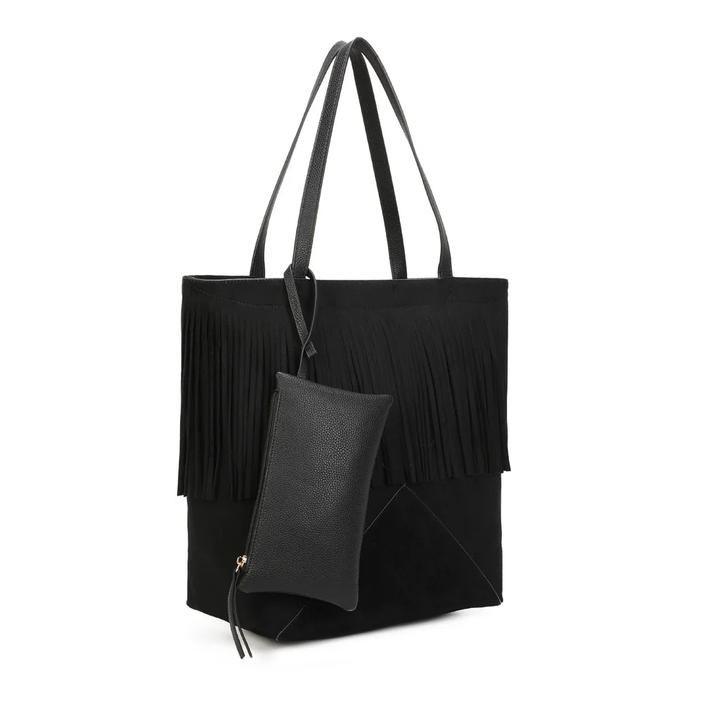 Nalya noir de trois quarts : franges fluides, découpe en V et pochette zippée attachée par un lien – réf. M-9452
