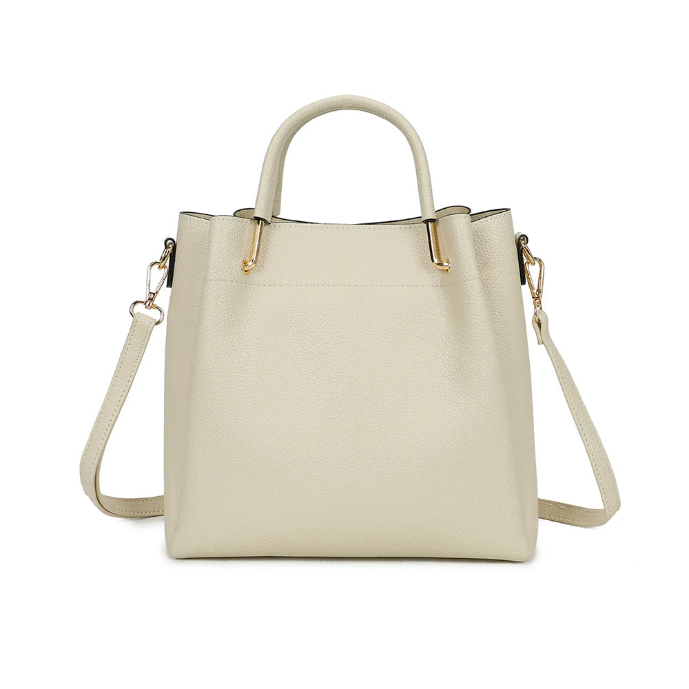 Dos du sac Nina beige : simili cuir grainé uni et lignes épurées, anses courtes aux attaches dorées – réf. DQ-8704
