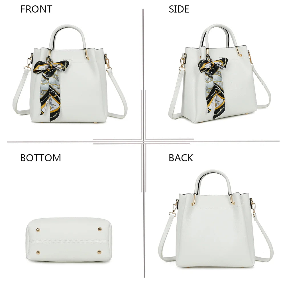 Nina blanc sous quatre angles : face, profil, dessous et dos du sac en simili cuir grainé – réf. DQ-8704