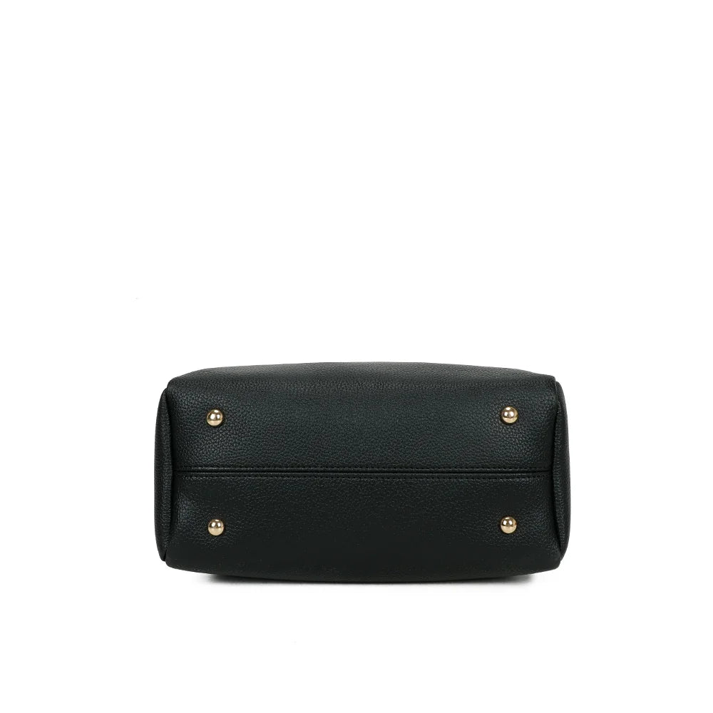 Dessous du sac Nina noir : fond protégé par des pieds en métal doré contre les surfaces – réf. DQ-8704