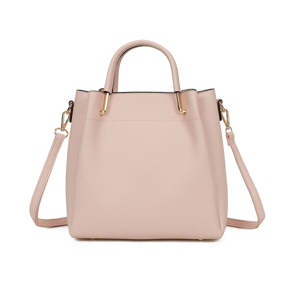 Dos du sac Nina rose : simili cuir grainé uni et lignes épurées, anses courtes aux attaches dorées – réf. DQ-8704