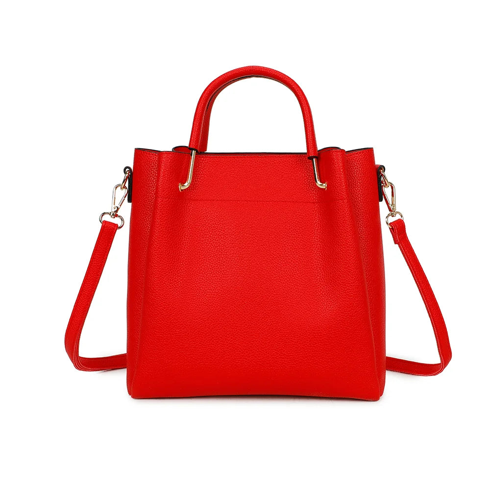 Dos du sac Nina rouge : simili cuir grainé uni et lignes épurées, anses courtes aux attaches dorées – réf. DQ-8704