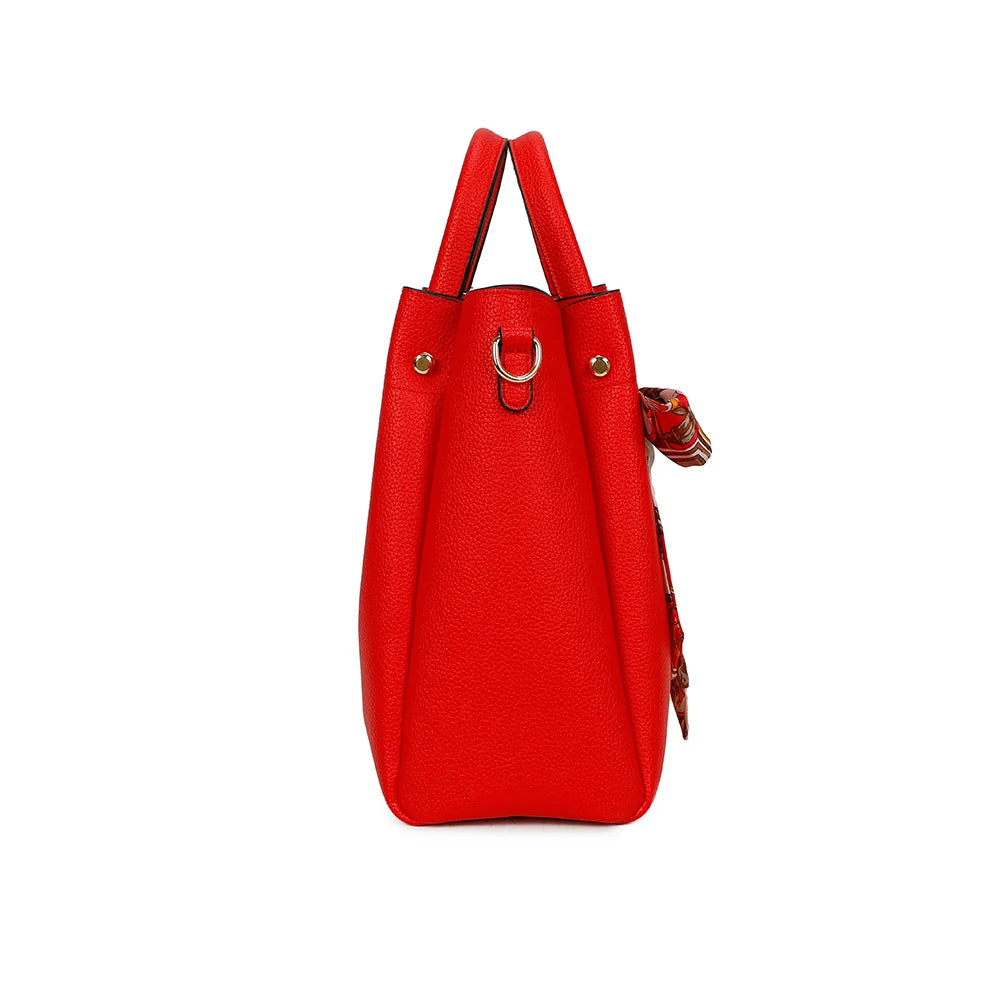 Profil du Nina rouge : 12 cm de profondeur et anneau doré pour fixer la bandoulière amovible – réf. DQ-8704