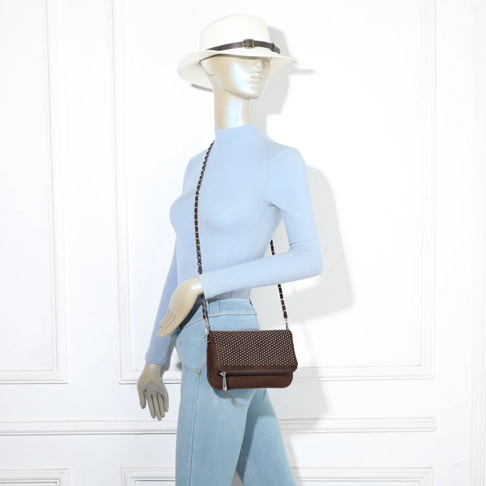 Pochette Noctéa café portée femme en bandoulière, chaîne argentée entrelacée – réf. Z-83088