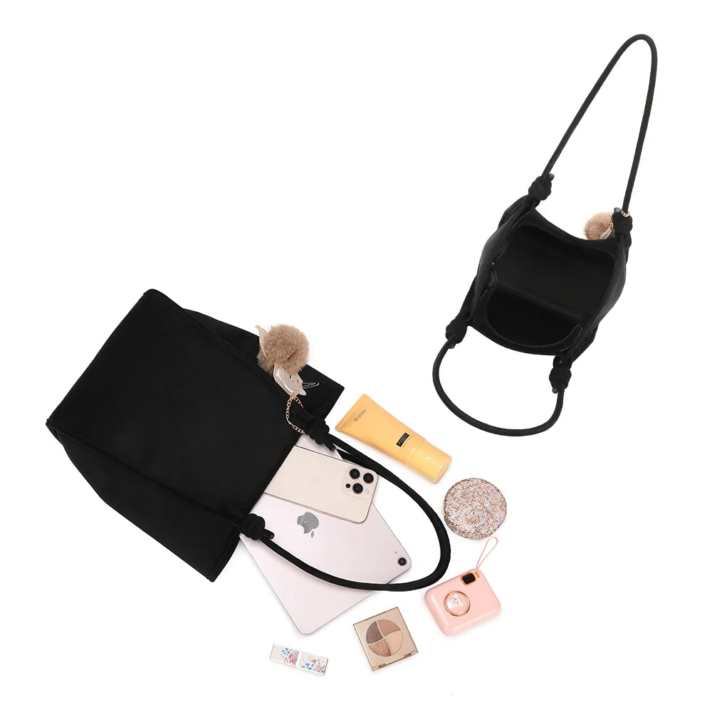 Intérieur du Noéva noir : un grand compartiment unique pour téléphone, tablette, trousse et essentiels – réf. M-9455