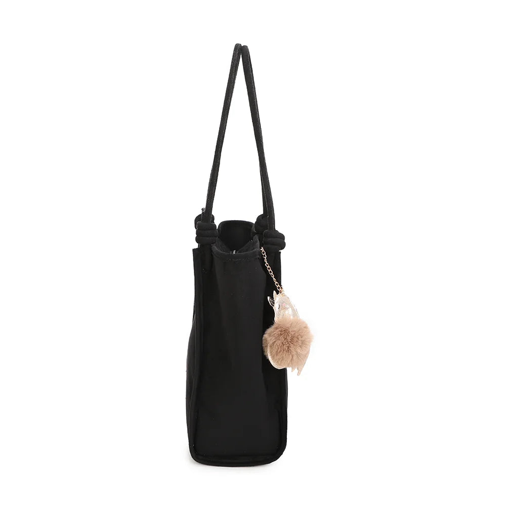 Profil du Noéva noir : soufflet latéral et format vertical de 10 cm de profondeur, facile à glisser partout – réf. M-9455