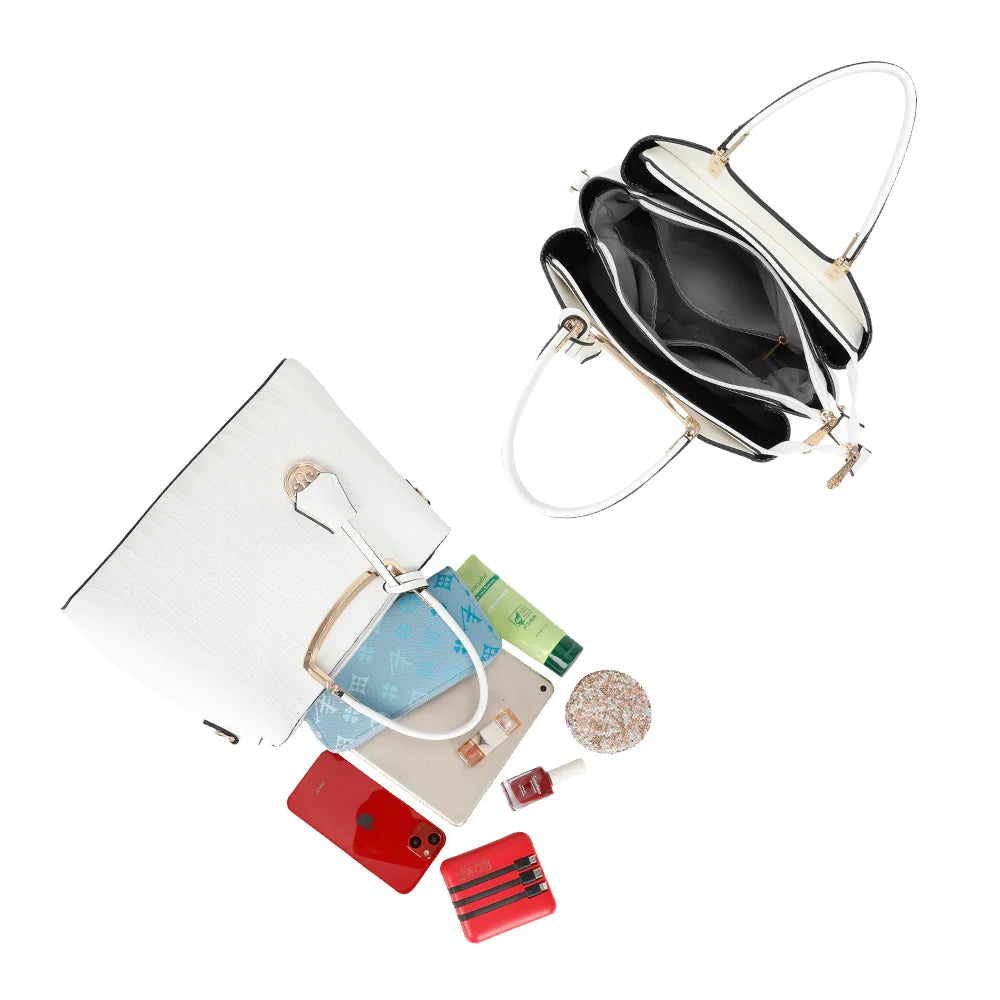 Intérieur du Noréline blanc : trois compartiments dont un central zippé pour ranger vos essentiels – réf. DQ-8697