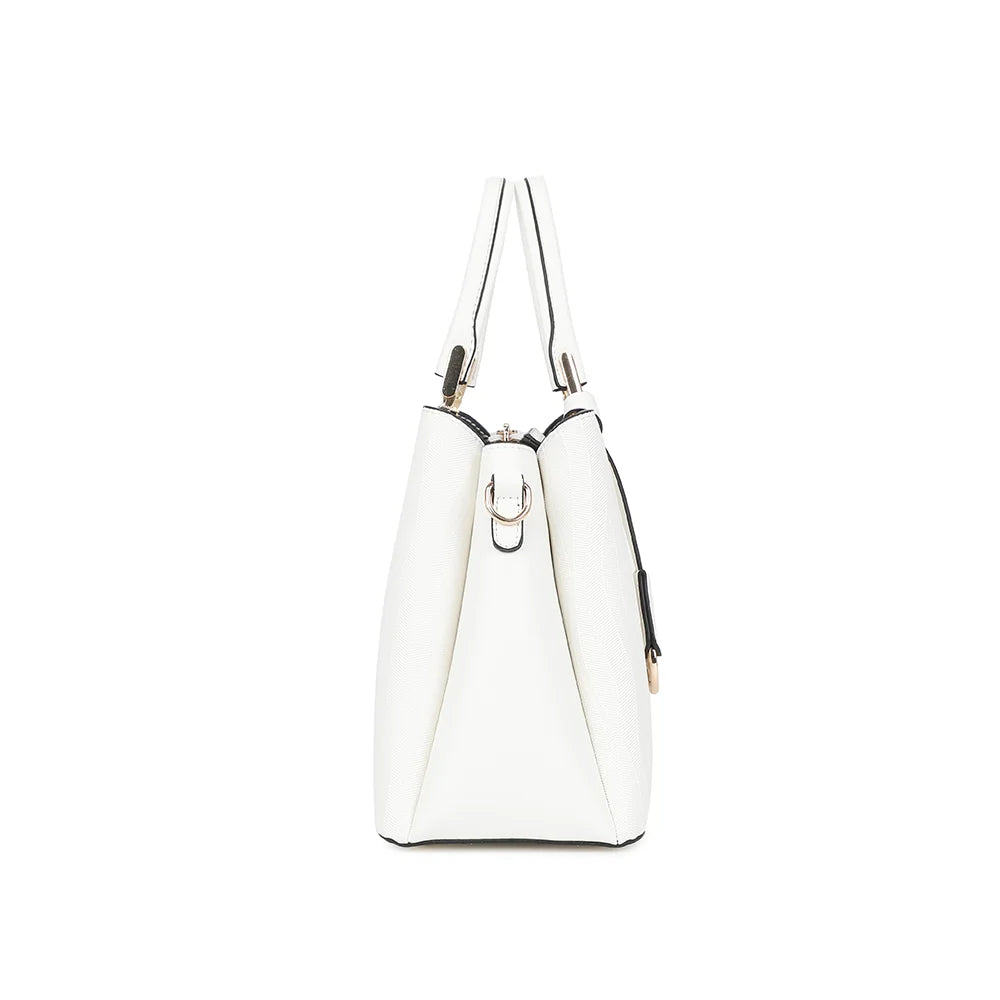 Profil du Noréline blanc : soufflet de 13 cm et attache latérale pour la bandoulière amovible – réf. DQ-8697