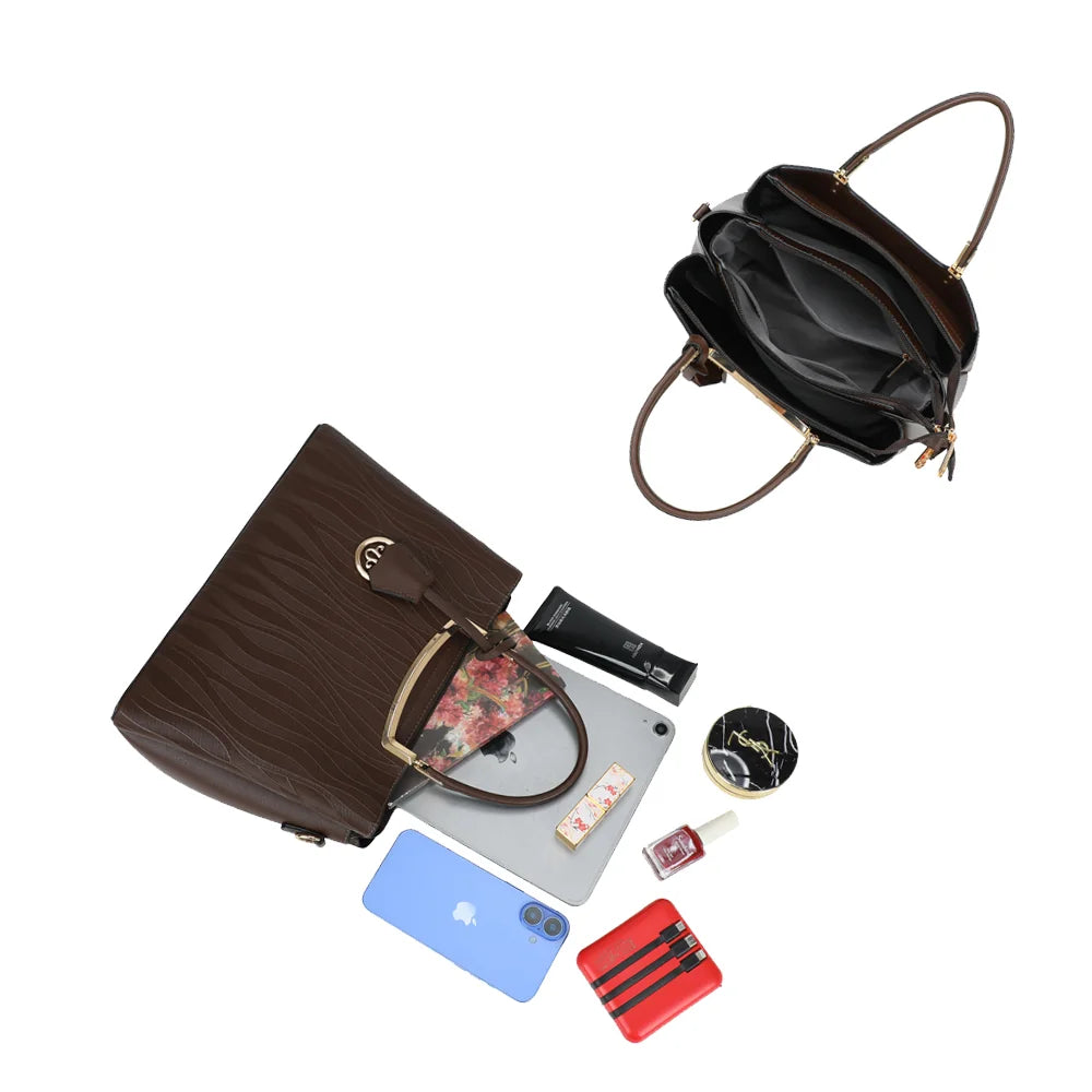 Intérieur du Noréline café : trois compartiments dont un central zippé pour ranger vos essentiels – réf. DQ-8697