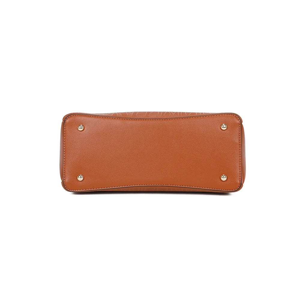 Dessous du Noréline marron, base plate et structurée qui permet au sac de tenir droit – réf. DQ-8697