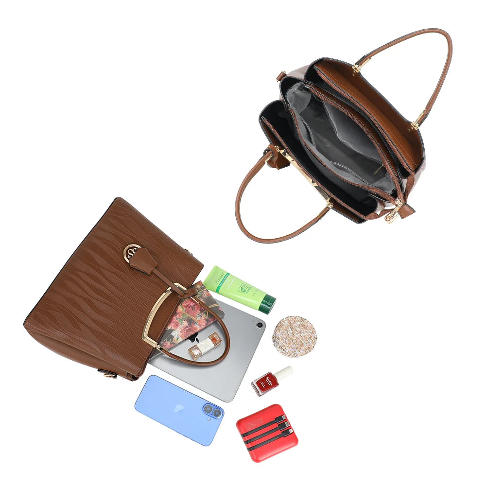 Intérieur du Noréline marron foncé : trois compartiments dont un central zippé pour ranger vos essentiels – réf. DQ-8697