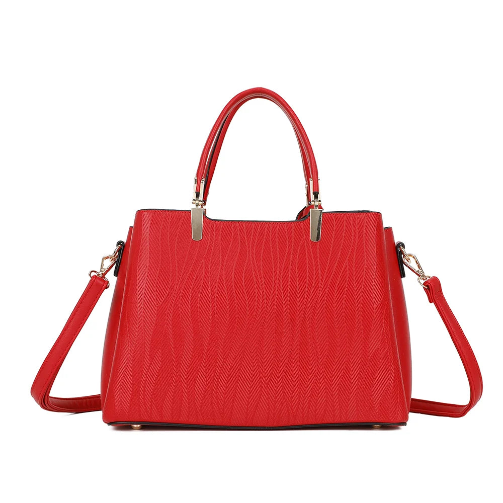 Dos du Noréline rouge clair, surface synthétique texturée à motif ondulé et anses assorties – réf. DQ-8697
