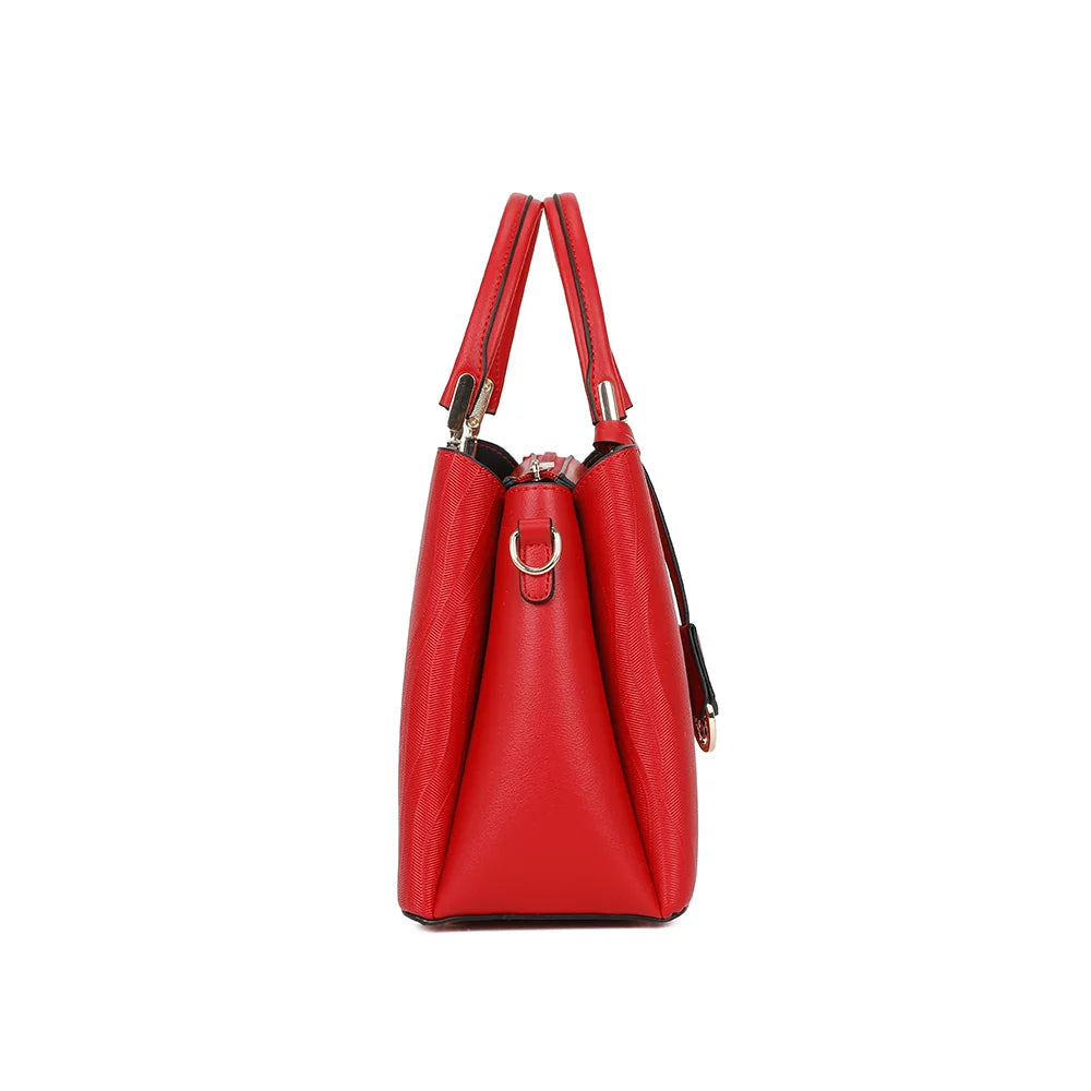Profil du Noréline rouge clair : soufflet de 13 cm et attache latérale pour la bandoulière amovible – réf. DQ-8697