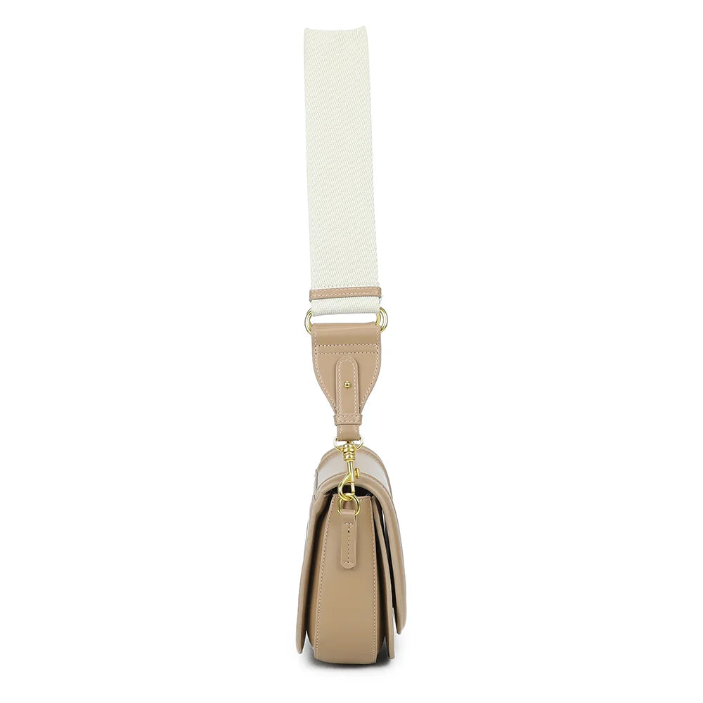 Profil du Nova Loop taupe : format compact de 8 cm de profondeur, rabat bombé