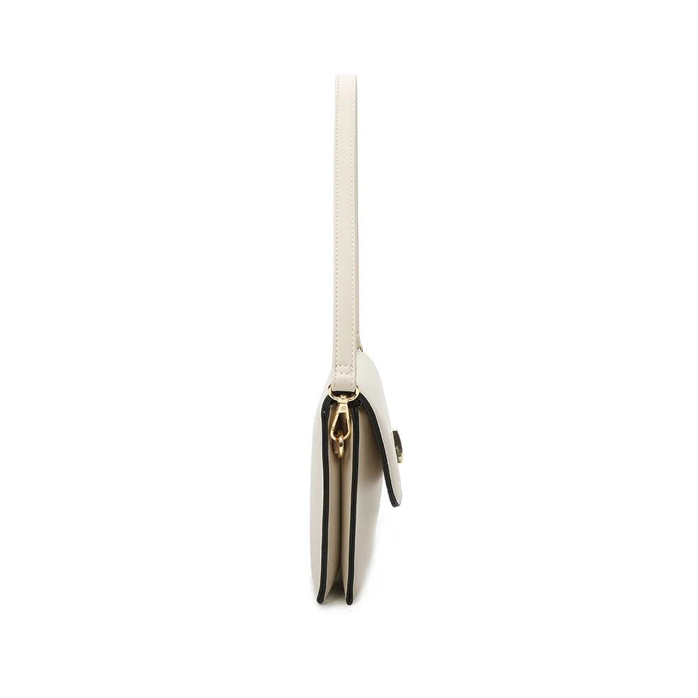 Profil de la pochette Opale beige : un format fin de 3 cm d’épaisseur, facile à glisser partout – réf. R-1699