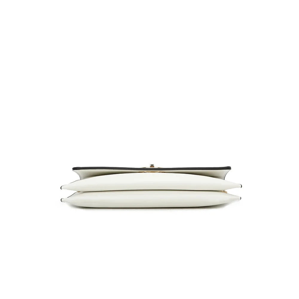 Dessous de la pochette Opale blanc, finition soignée et coutures nettes sur toute la longueur – réf. R-1699