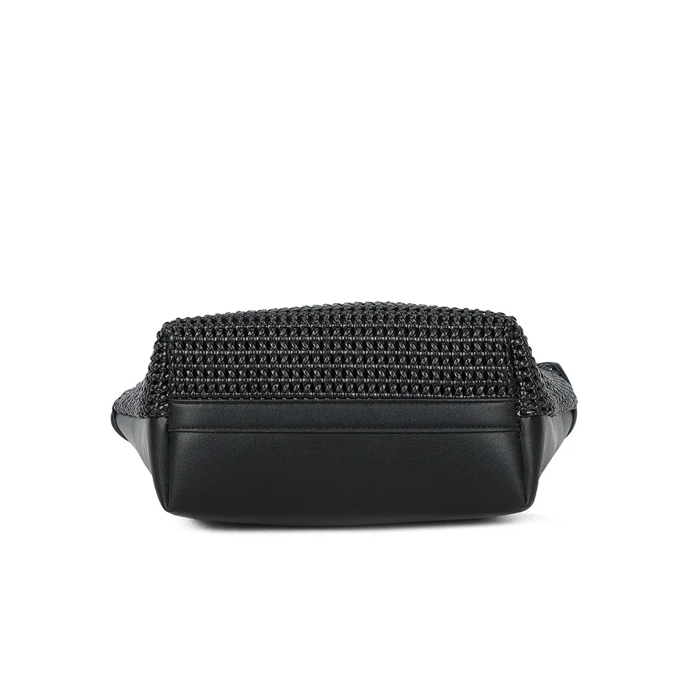 Dessous du sac Oréna noir, vu de dessous pour découvrir la base du modèle au tressage ajouré – réf. A-9154