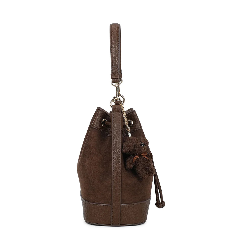 Profil de l’Oria Suédine café : forme seau et 14 cm de profondeur pour vos essentiels