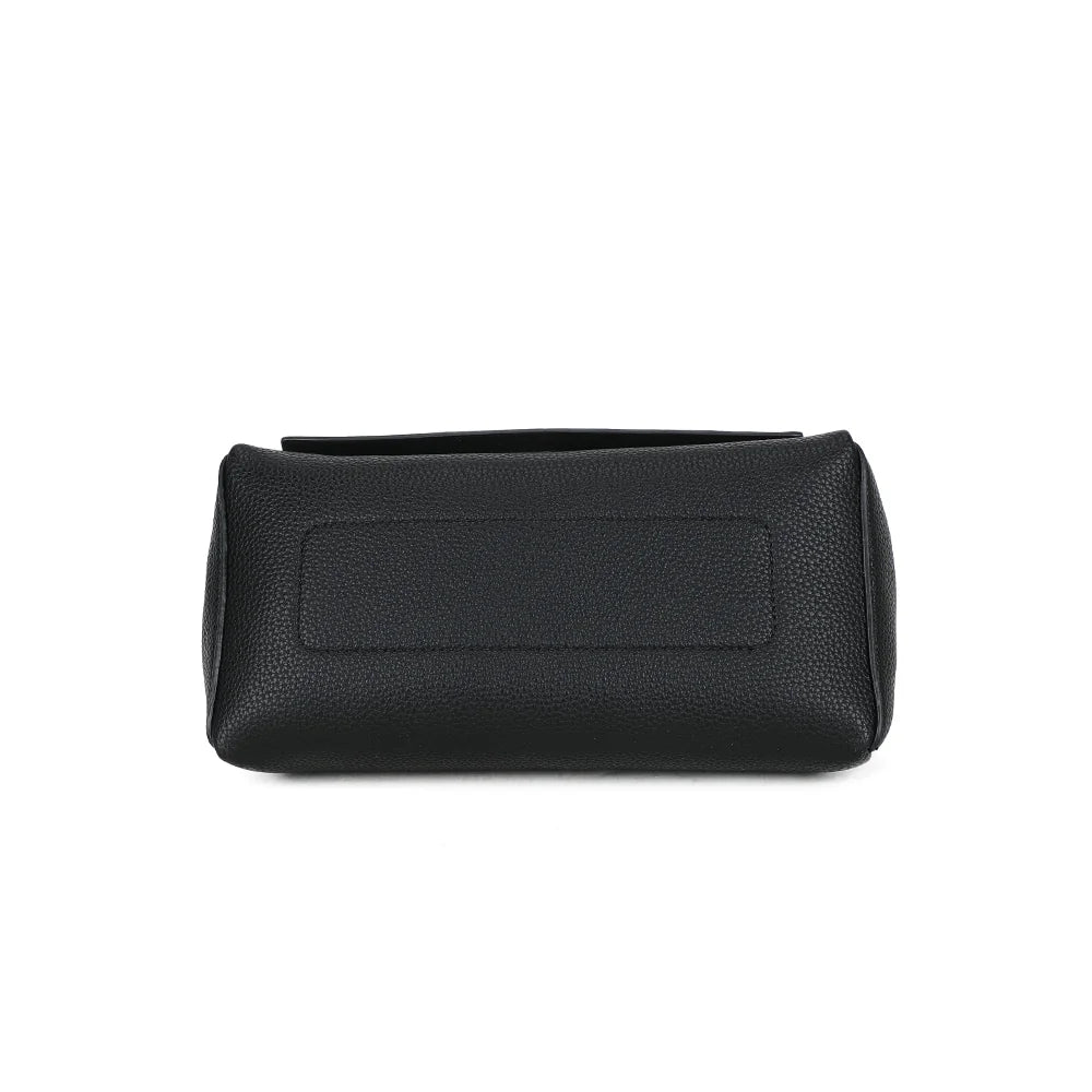 Dessous de l’Orlina noir : base du sac compact en simili cuir grainé à la surface régulière – réf. R-2048